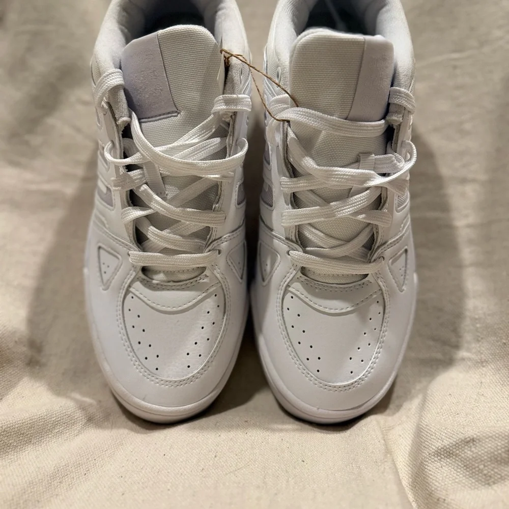 Men’s
Adidas Classic White Basketball Trainers size 8 - Picture 7 of 10